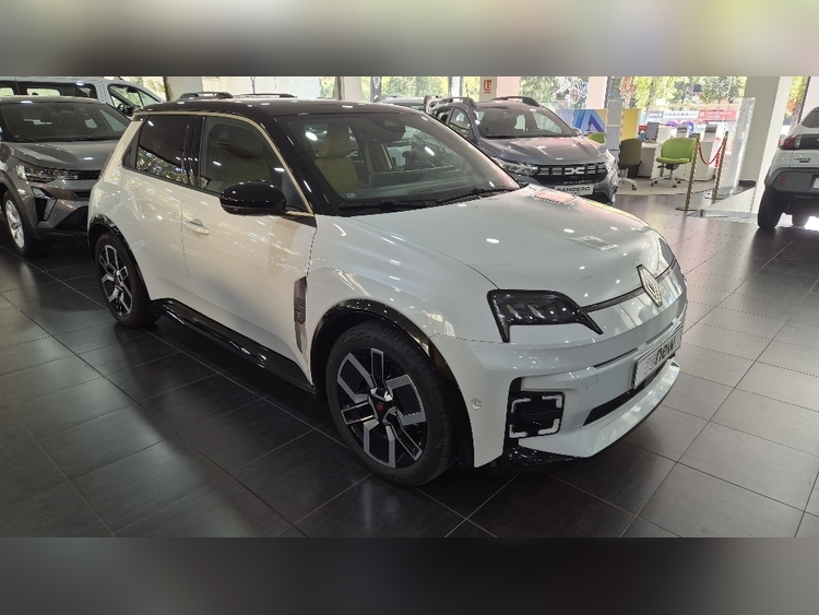 Renault 5 E-Tech 150 Comfort Range Iconic Five foto 4